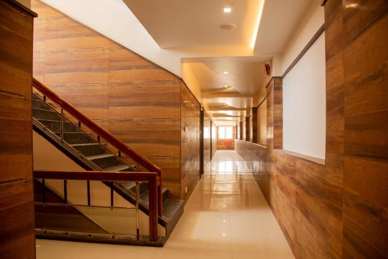 Sri Balaji Grand Hotel Kumbakonam Exterior photo