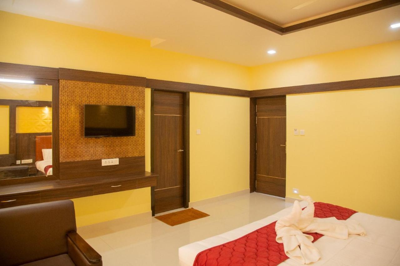 Sri Balaji Grand Hotel Kumbakonam Exterior photo